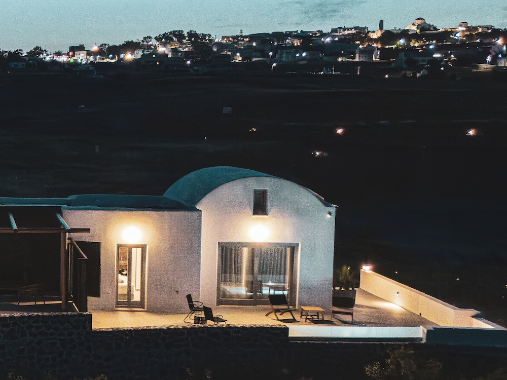 Uranides Luxury Suites