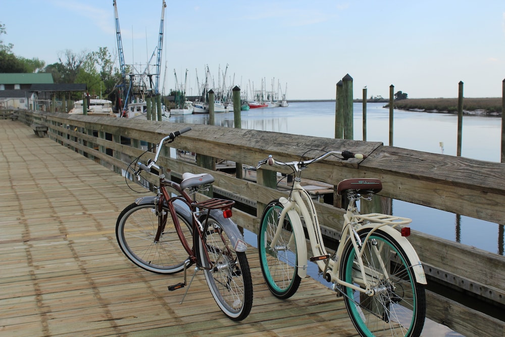 Darien Waterfront Inn