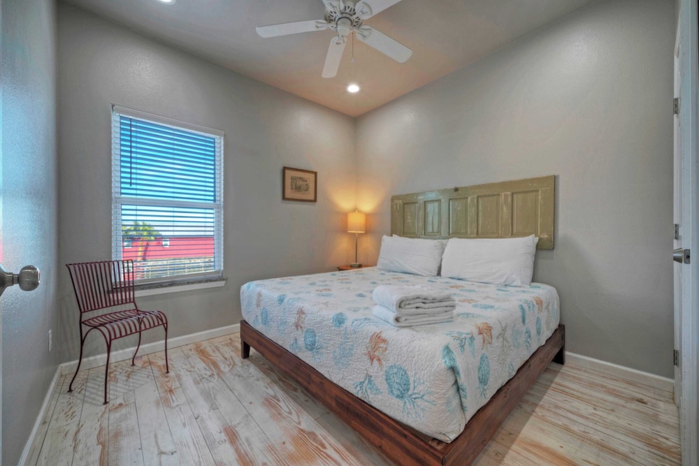 2 Homes, Sleeps 16, Shared Pool+boat Dock Laguna Village Serenity by Avantstay