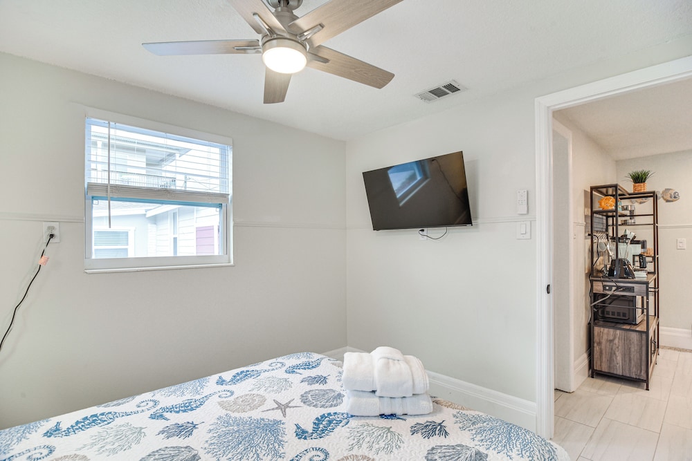Walk to Beach: Treasure Island Gem w/ Golf Cart!