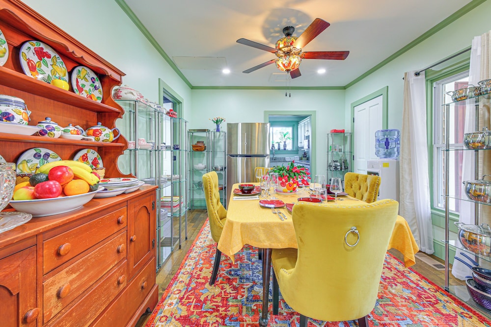 18 Mi to Skiing: Colorful Home in Springfield!