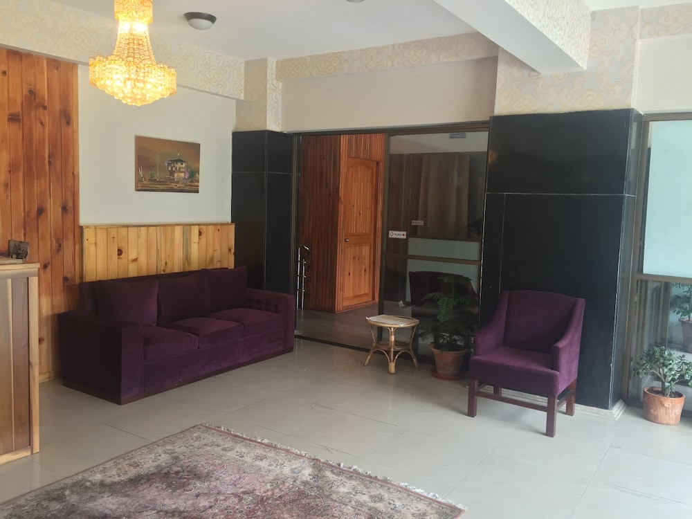 Reception & Lobby