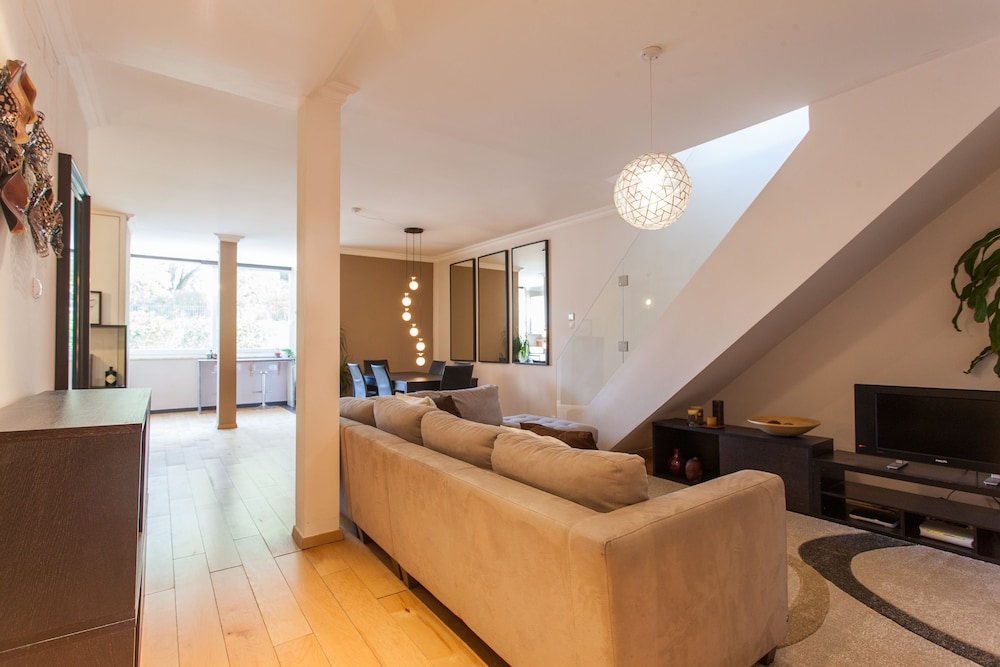 Liberty Penthouse Three-Bedroom Apartment - by LU Holidays