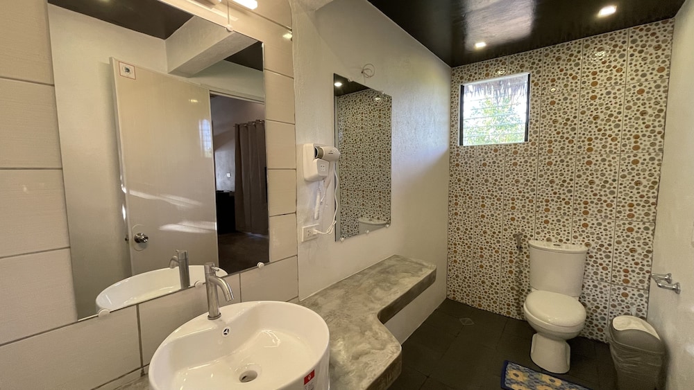 Footprints Beach Resort 40