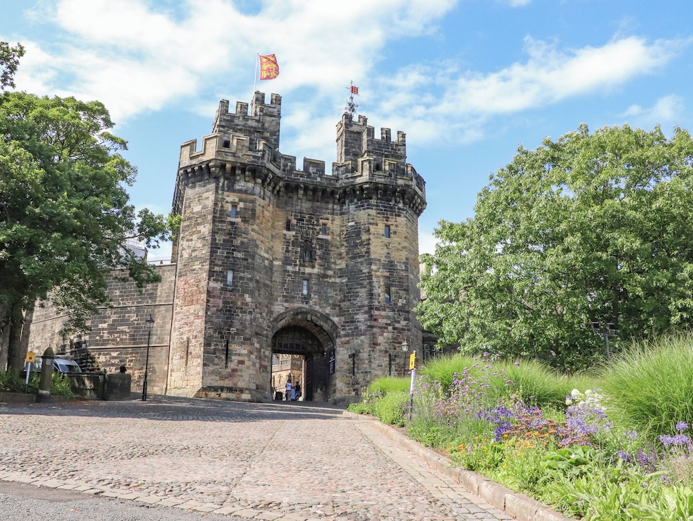 5 Castle Hill