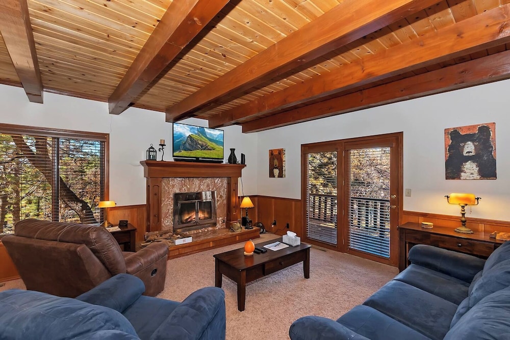 Canyon Castle Mtn Retreat w Hot Tub