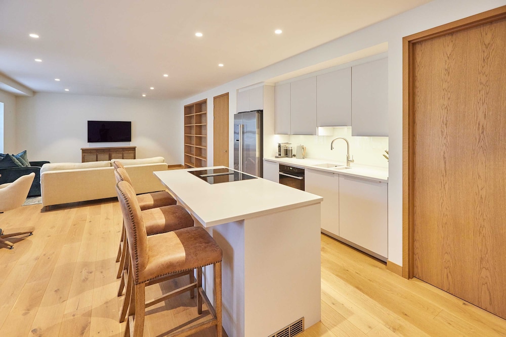 Host Stay Thames Apartment
