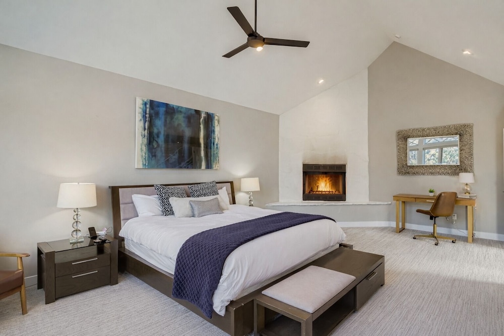 Mountain Luxury In Old Town Spa - Walk To Main 440 3 Bedroom Home