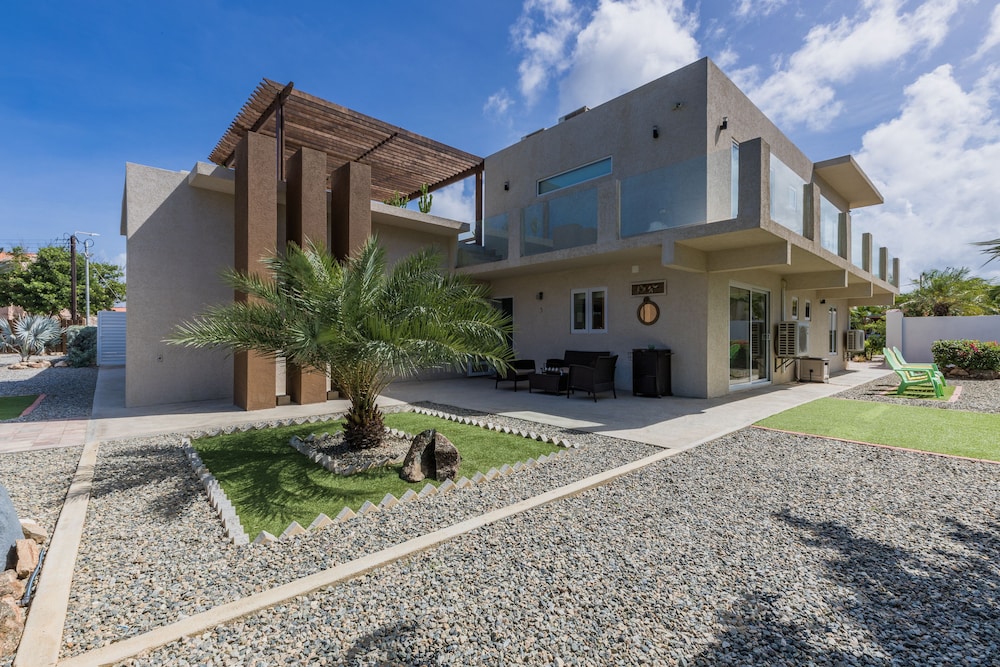 Hotel Koyari Modern Condos - Image 1