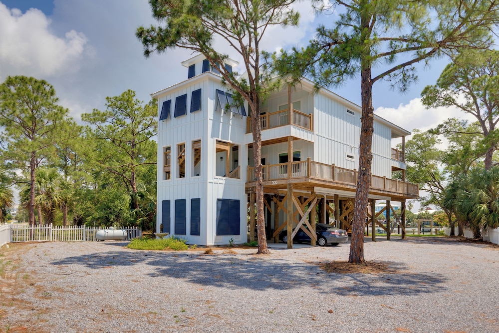 Fish, Kayak & More: Bayfront Gem in Dauphin Island