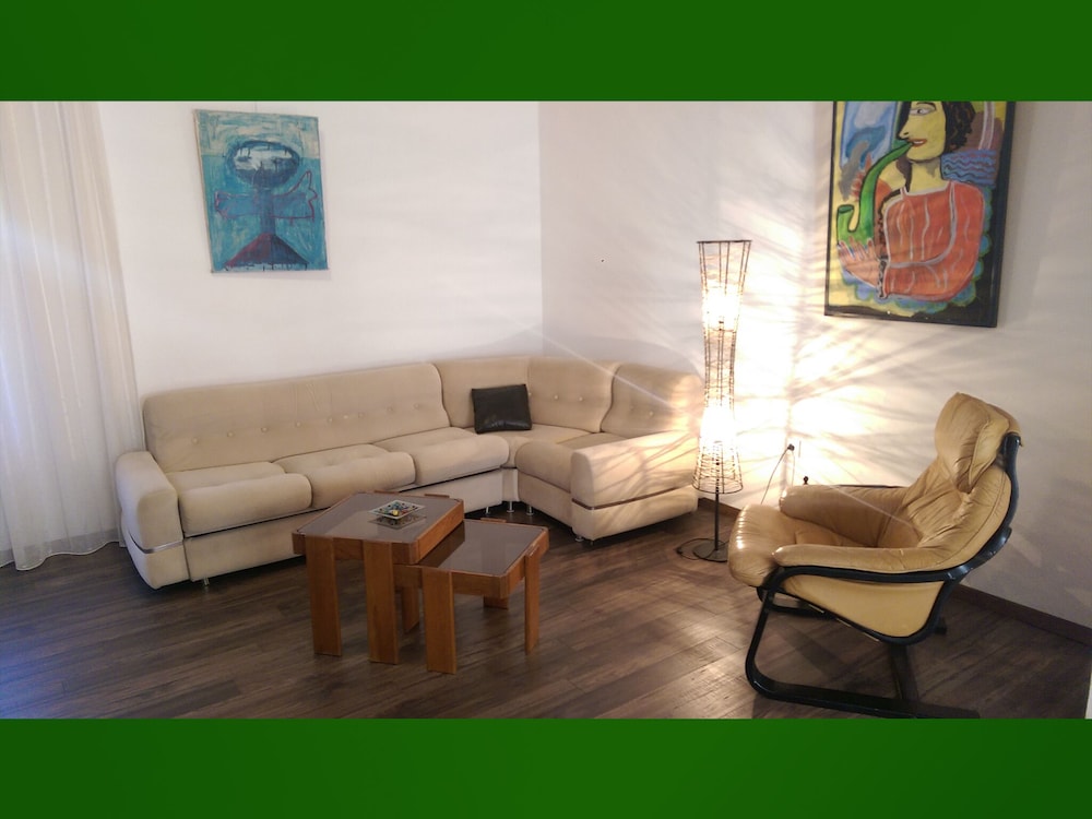 GARDEN APARTMENT