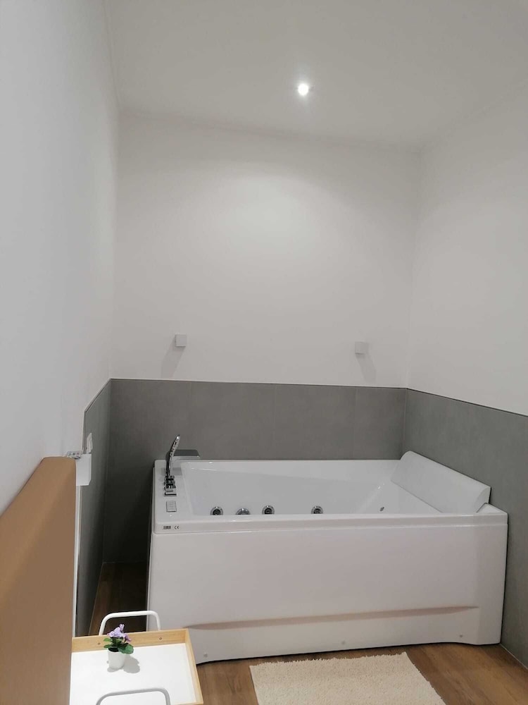 Dell'Ova 98 Rooms