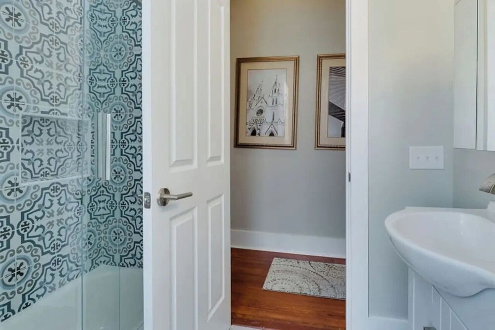 Beautifully Renovated 5 bedroom 5 bath