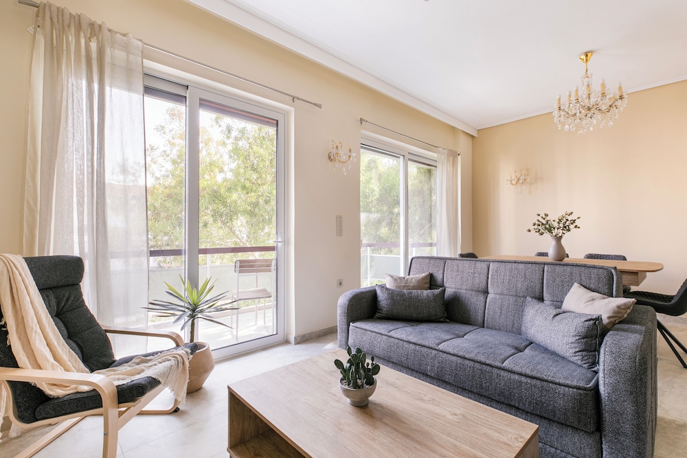 Kallisti 2BR Apt & Balcony in Nea Smyrni