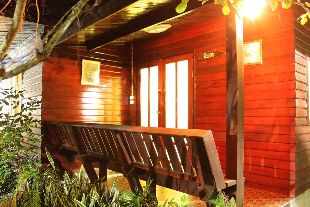 Baansuanlynjee Maeklong Resort