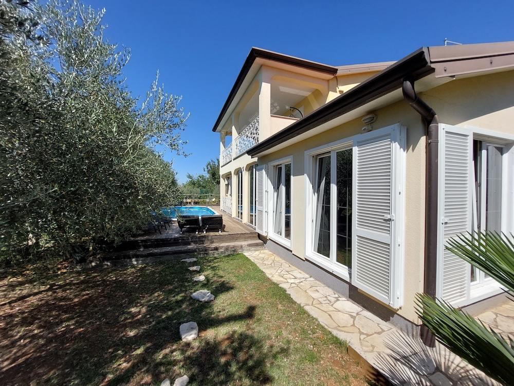 Holiday House with Pool Villa Seabird