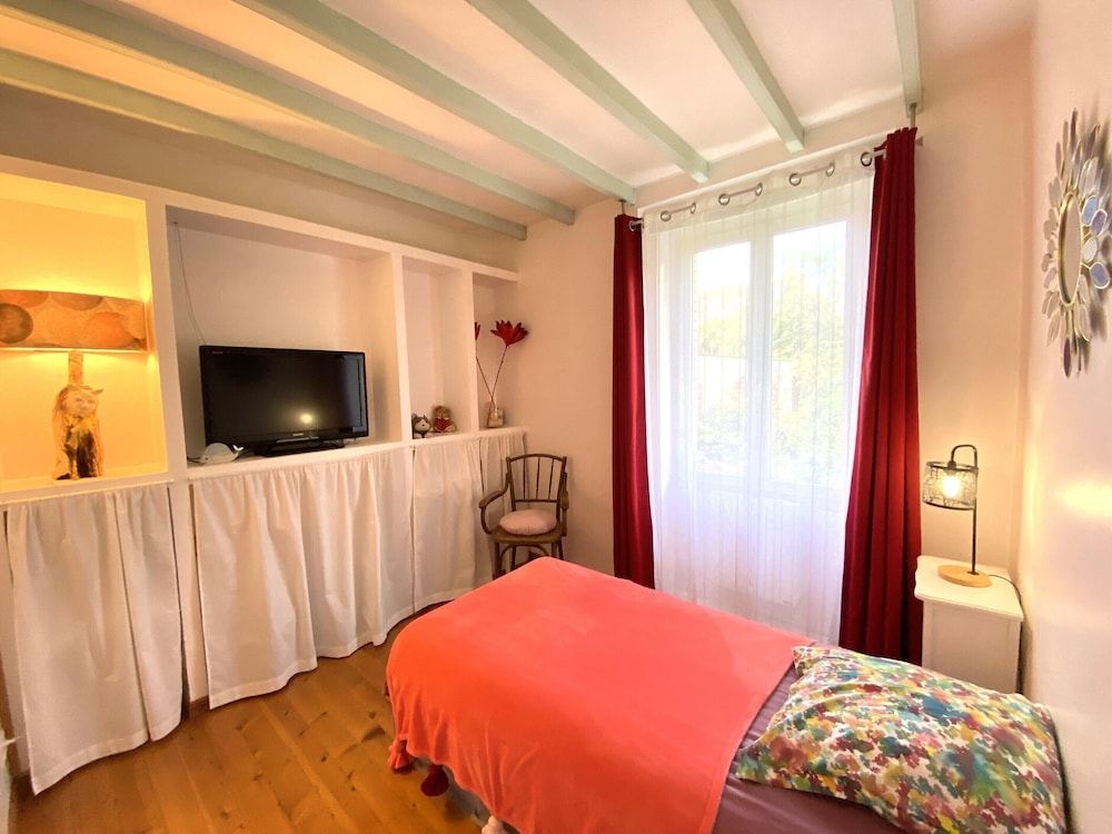 Charming Holiday Home With Garden in the Cotentin