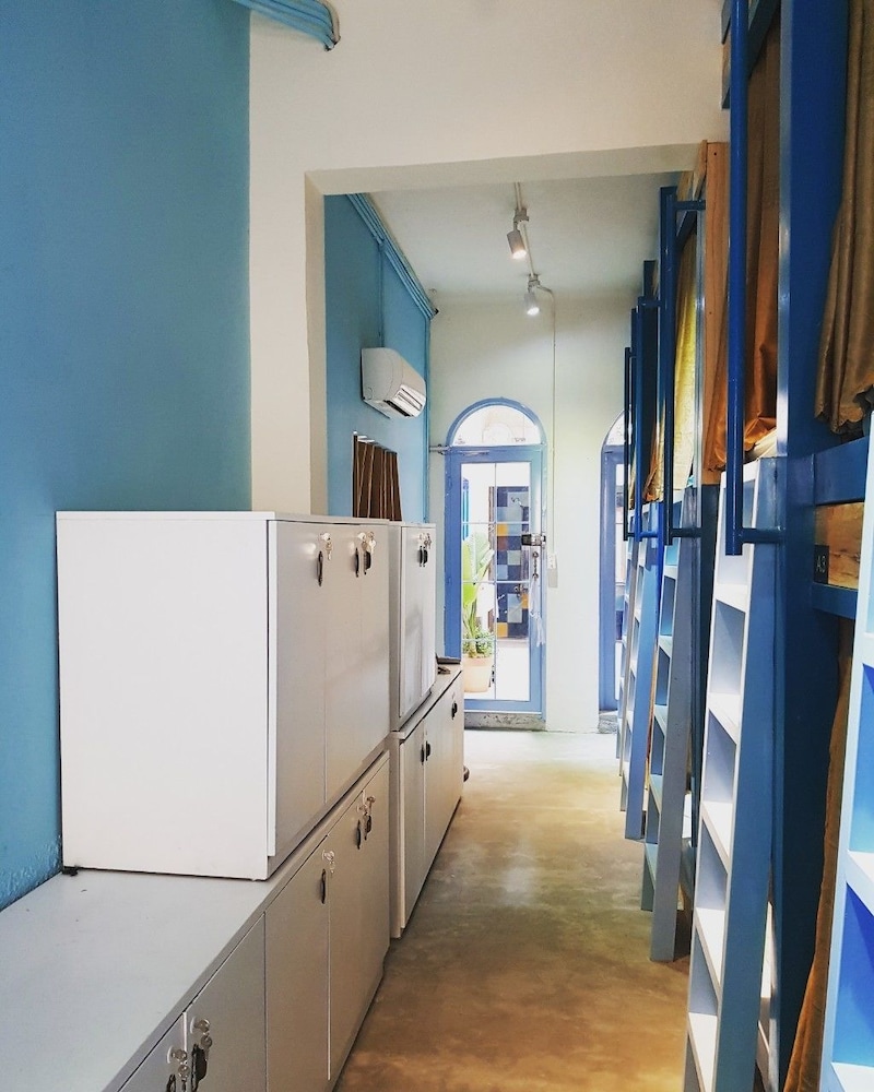 KHA Hostel & Cafe