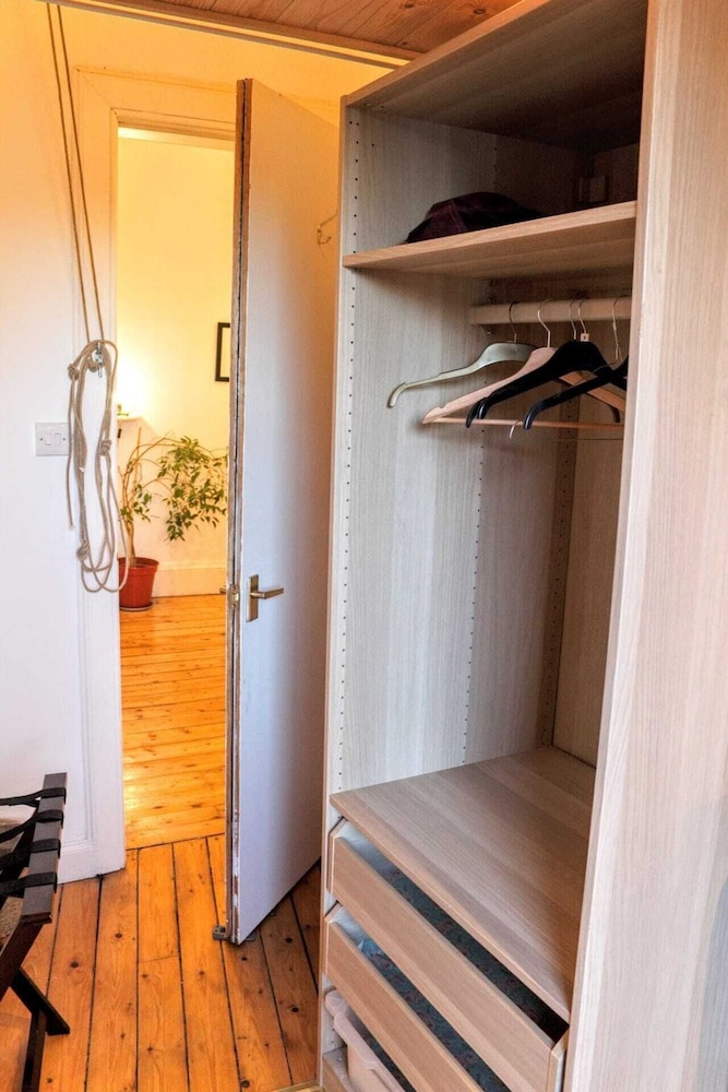 Traditional Apartment oer the Meadows