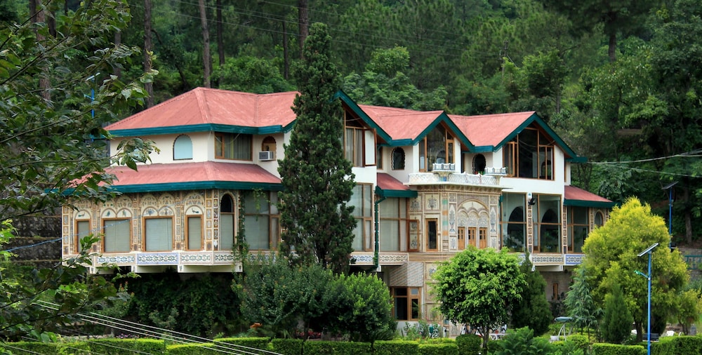 Alcor Spa Resort Kasauli