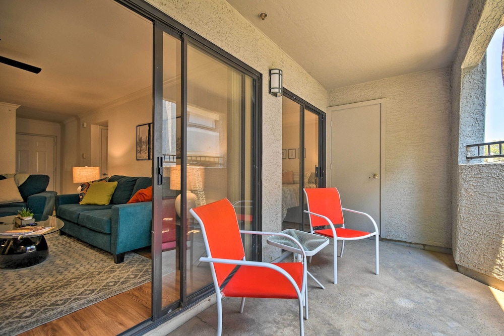 6 Mi to Downtown: Phoenix Condo w/ Pool Access!