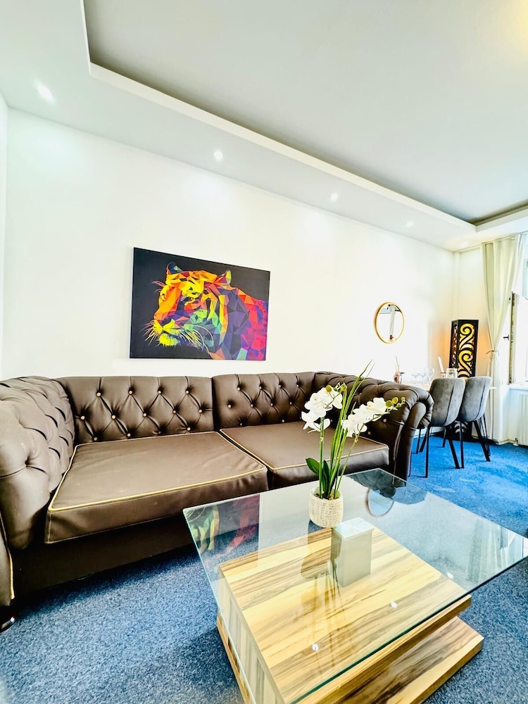 Luxury 7 Bedroom Apartment Sleeps 16