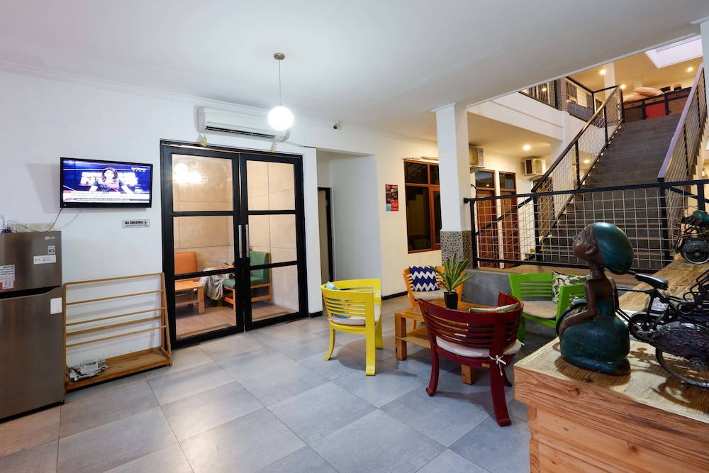 RedDoorz near Universitas Diponegoro 2 view 2