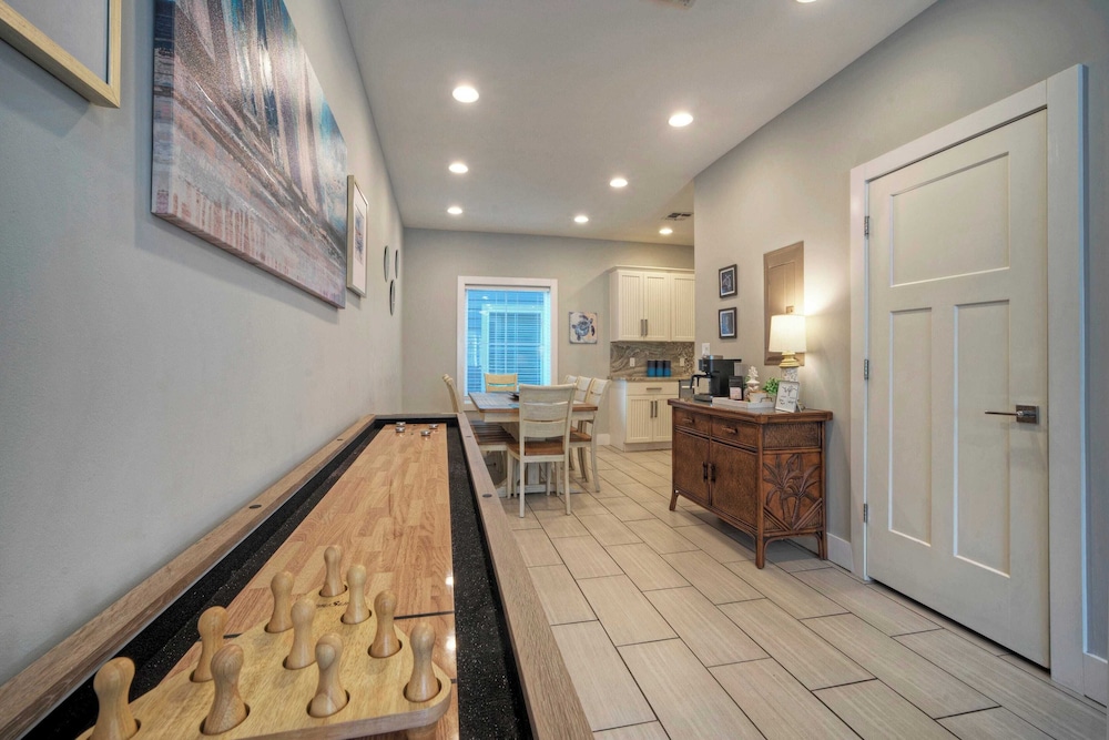 Villa La Isla Family Condo With Pool, Near Corpus Christi's Best Beaches & Dining