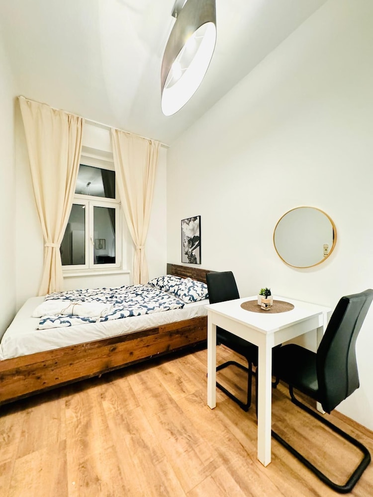 5BR Apt For 10 Walk to Kaufpark Alterlaa