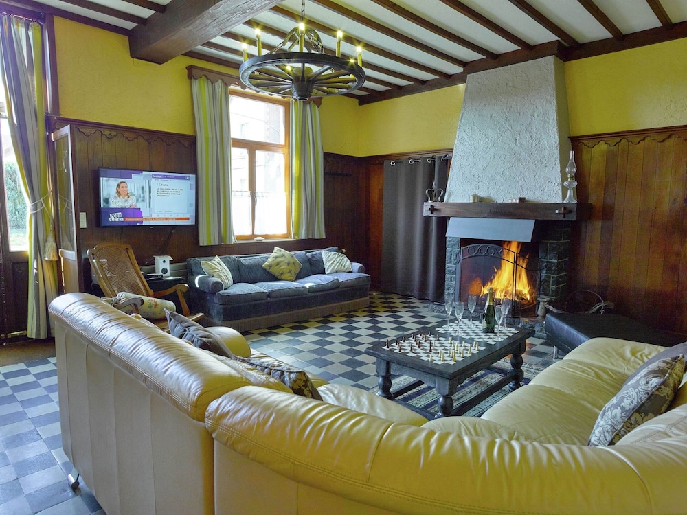 Spacious Holiday Home With Private Garden view 3