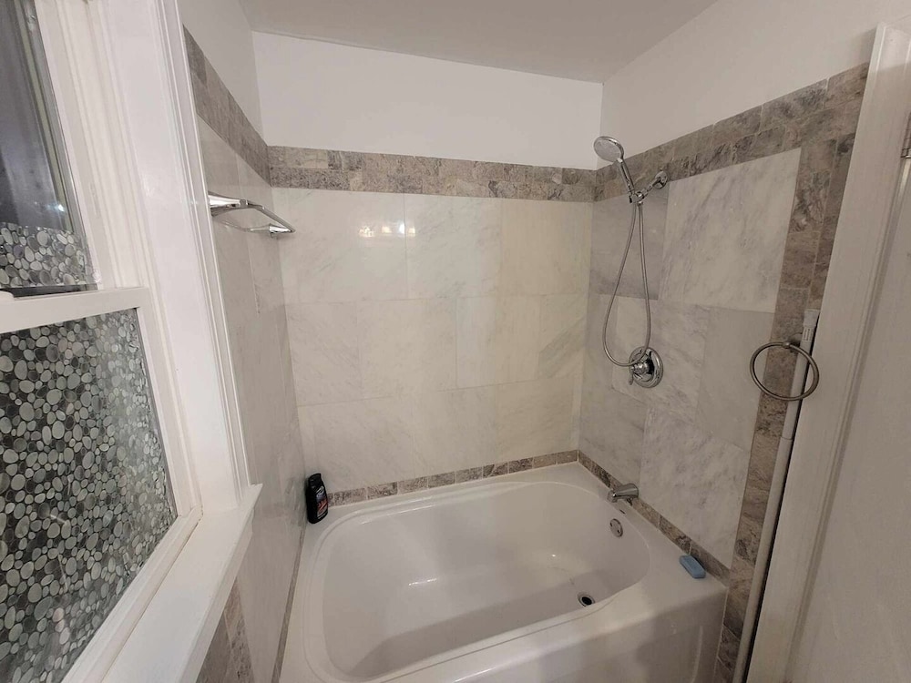 Spacious 4BR Home w/ Pool Family Friendly