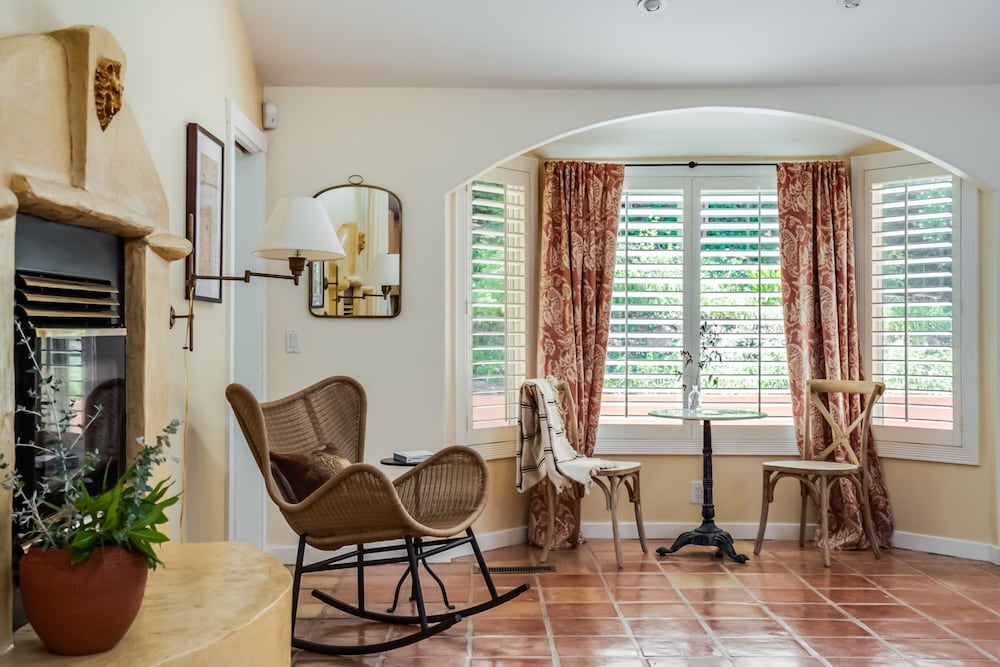 Le n by Avantstay Private Breathtaking Character Cottage w Pool Hot Tub