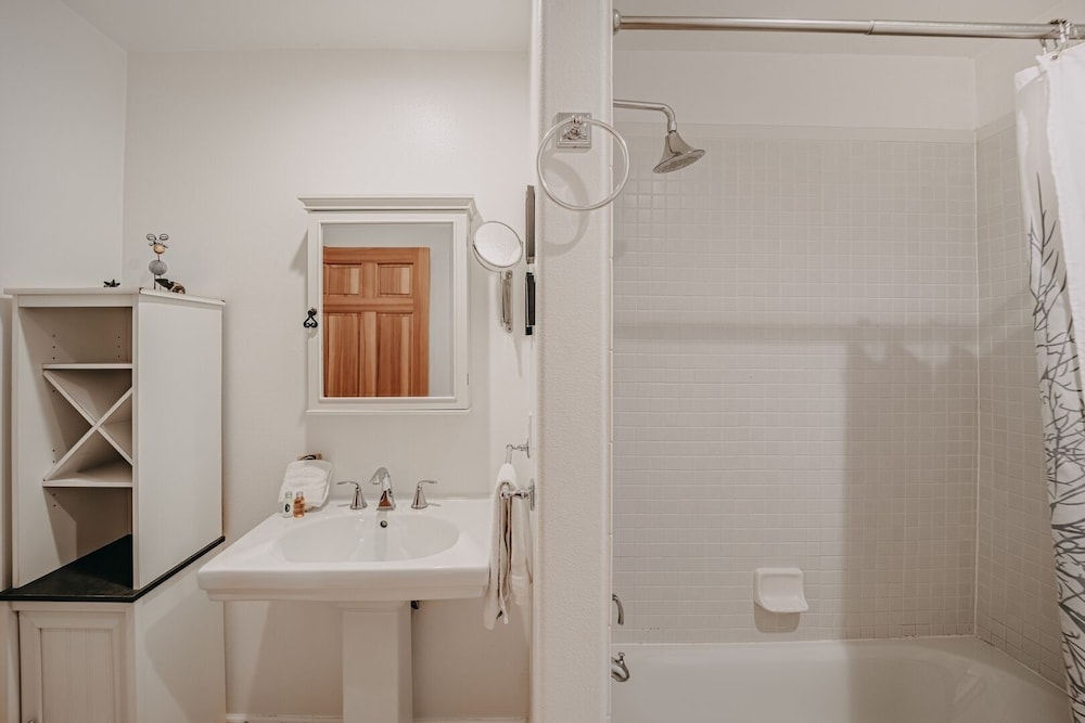 01sl - Hot Tub - Pet Friendly - Bbq - Sleeps 8 3 Bedroom Home by RedAwning