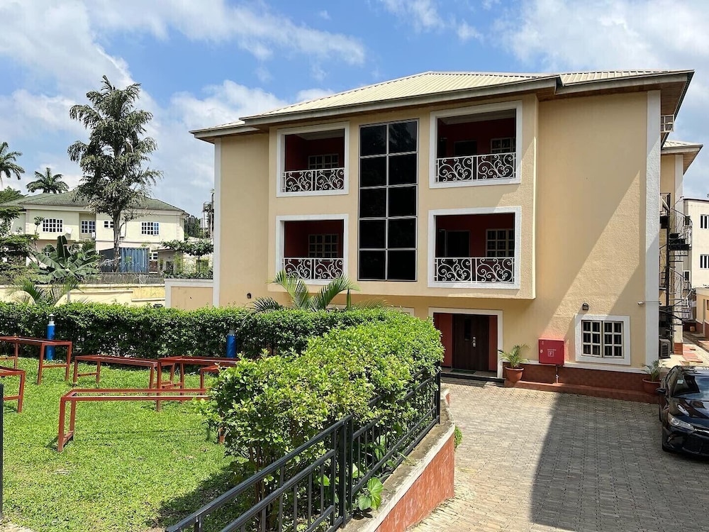 Dwell Luxury Apartments