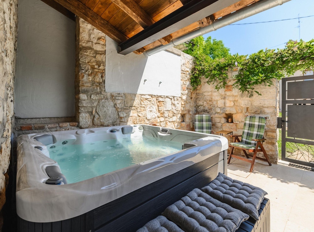 Warm Holiday Home With Terrace
