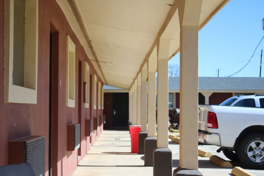 Village Inn Cotulla