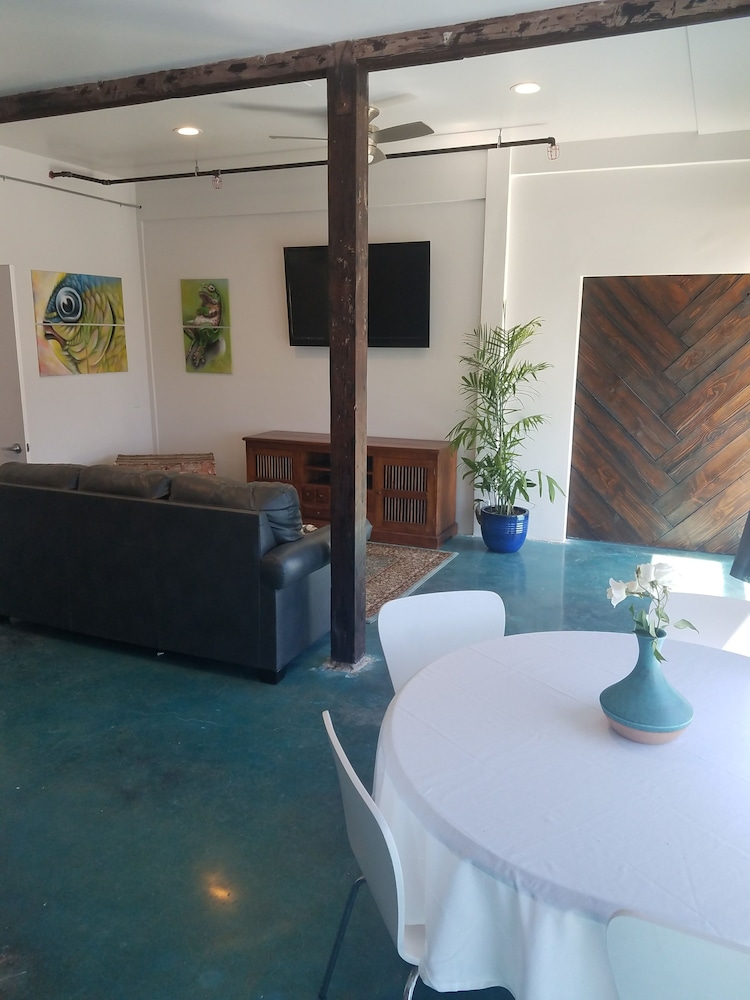 House of Trestles - Hostel