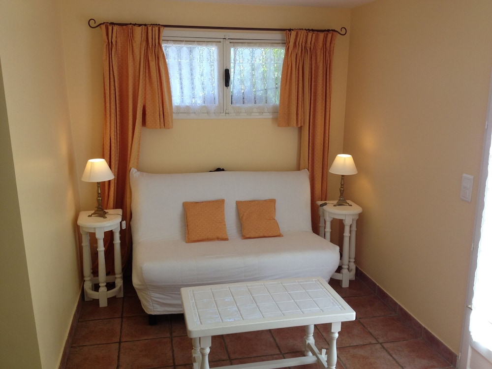 B&B With Charm - Quiet With Kitchen & sw Pool