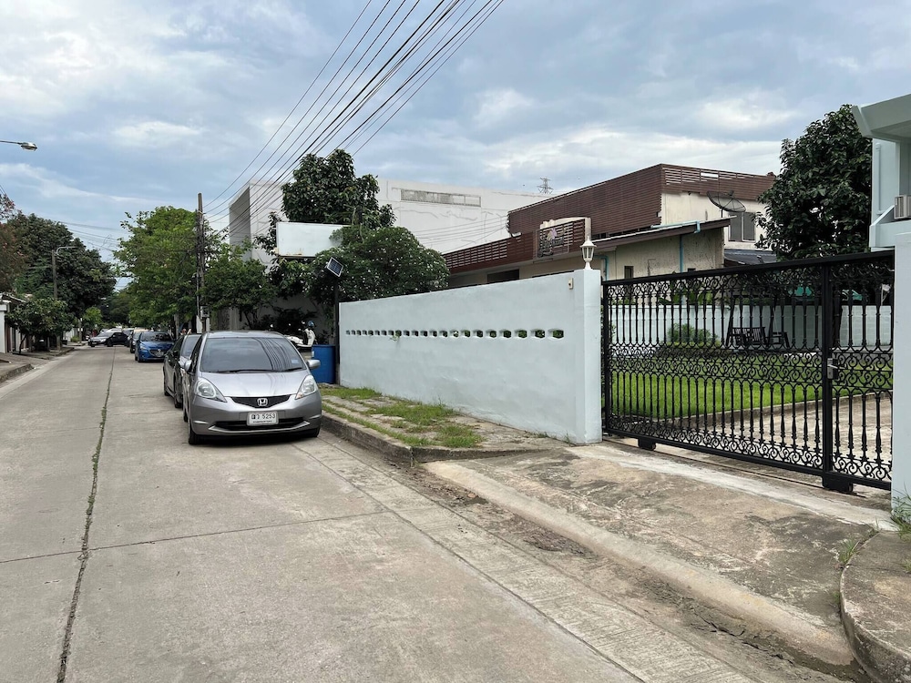 5 Beds 452sqm With Private Garden Pet-friendly Cctv Quiet and Homey