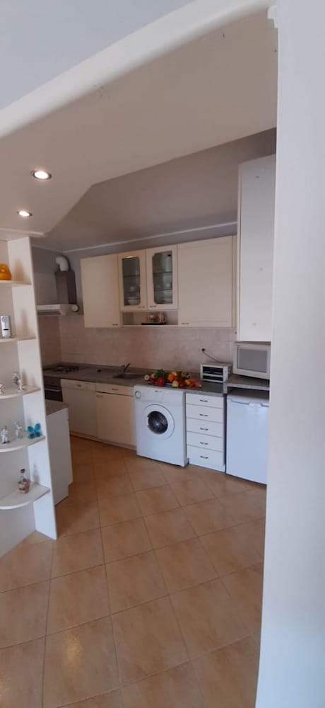 Ivano - 90m to the Beach - A1