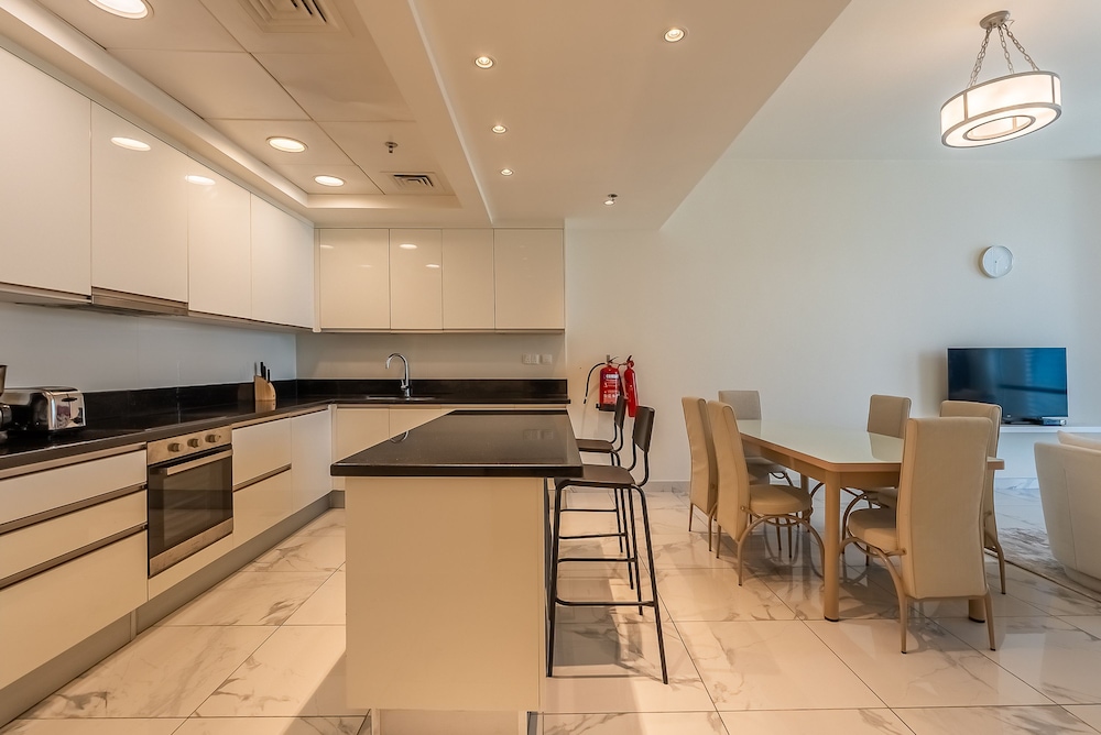 Noora Tower 4504 Business bay