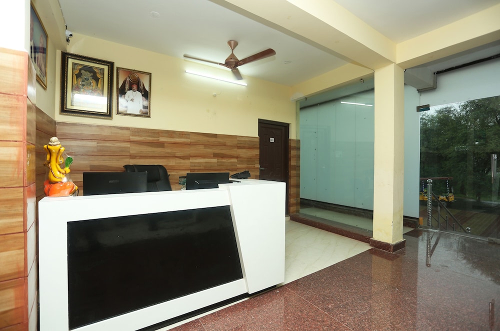 Lobby & Reception