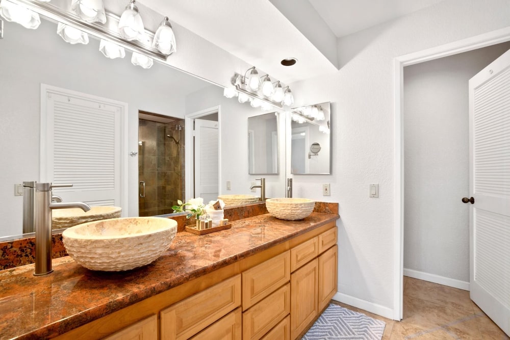 Grand Champions 3 Free Rental Cars KBM Resorts Extra Large Corner Suite 3 Units, 4 Bedrooms Ml-1496
