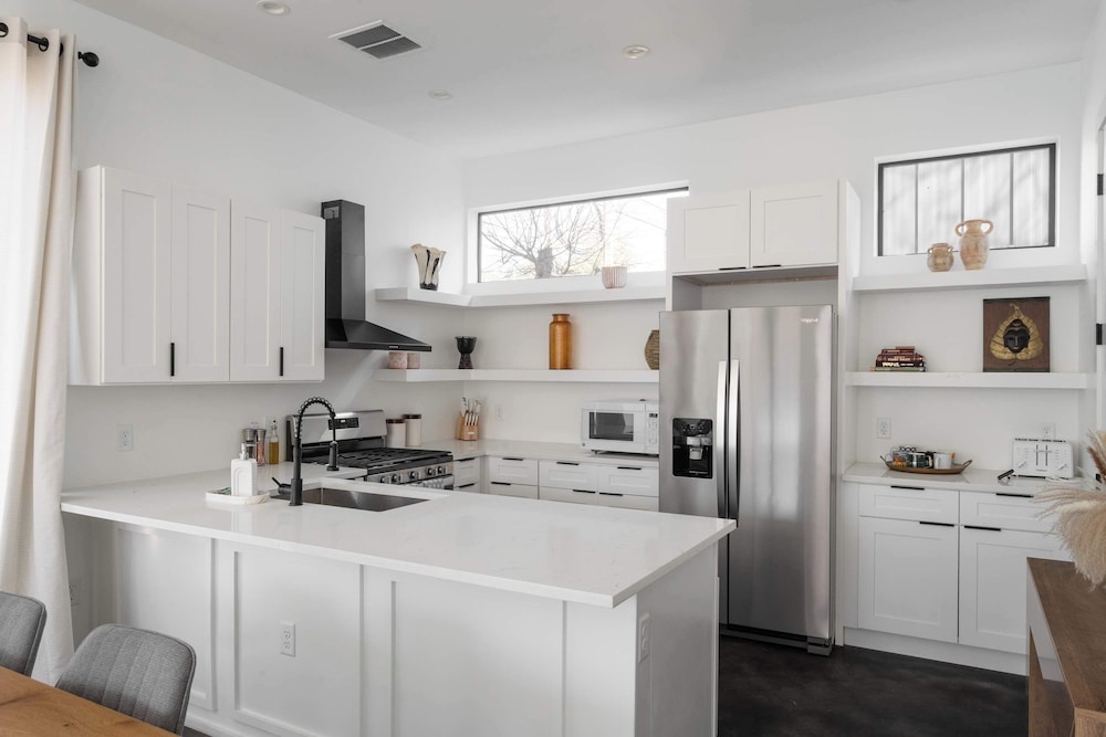 Upstay: Contemporary 2BR Retreat w Patio & BBQ