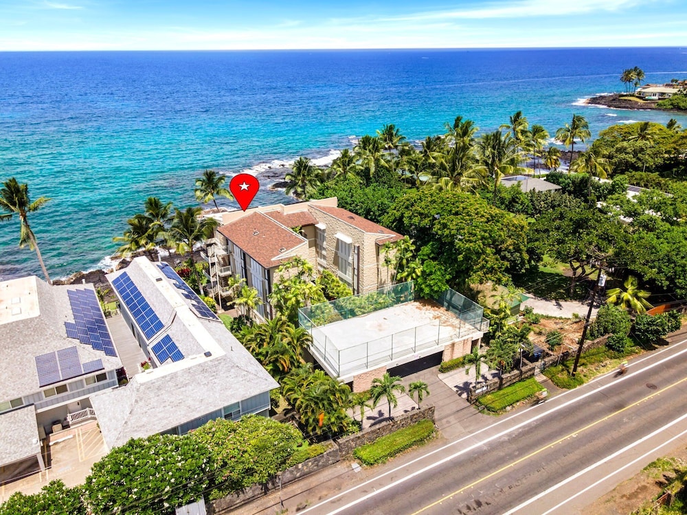Oceanfront Elegance 2BR w/ Panoramic Views, Pool, Lanai + Concierge - Vrkcv