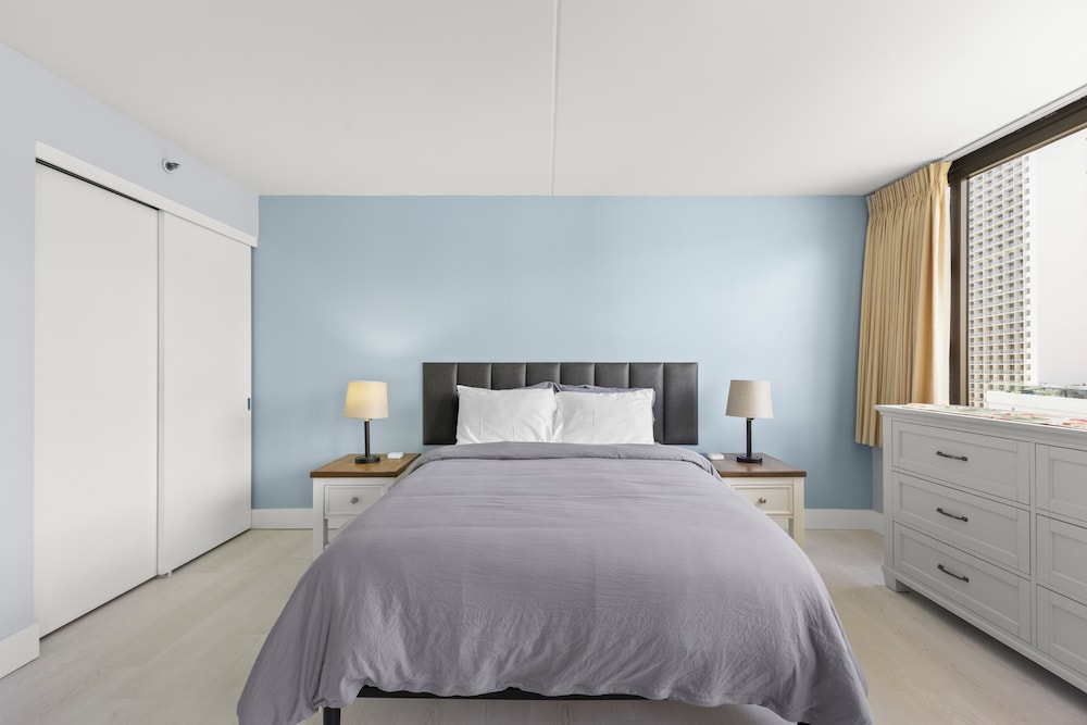 Waikiki Banyan 1BR