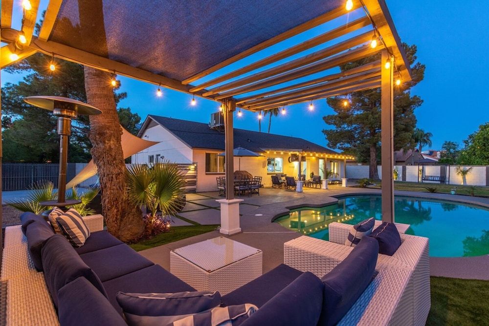 Kings Lux Escape Free Htd Pool Cabana BBQ Firepit