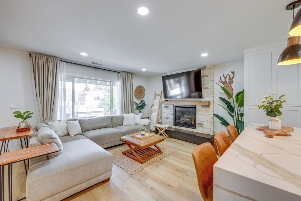 Walk to Big Bear Marina: Modern Home w/ Hot Tub!
