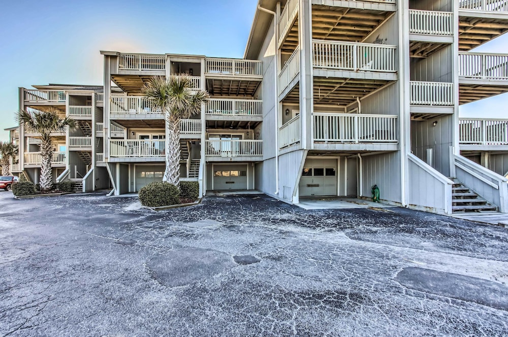Condo w/ Pool Access - Walk to Beach!