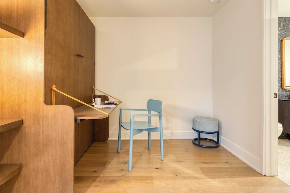 Sleeps 16 Brand New Austin High Rise w/ Rooftop Pool, Gym, Yoga Studio & More!